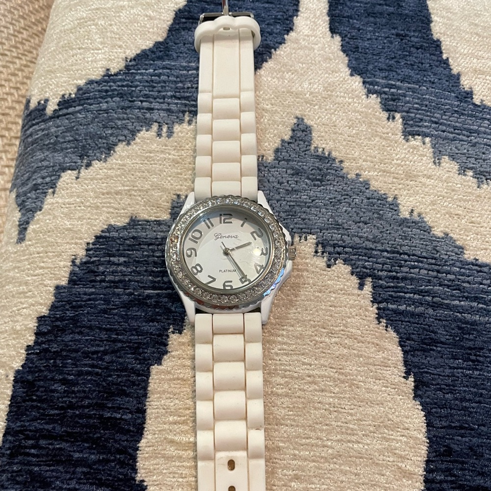 White with diamonds- rubber wristband watch - Picture 2 of 3